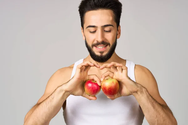 Ein Mann Weißen Shirt Äpfel Den Händen Obst Gesunde Ernährung — Stockfoto