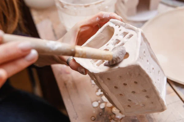 Mestre Ceramista Tem Produto Argila Nas Mãos Fazendo Suporte Vela — Fotografia de Stock
