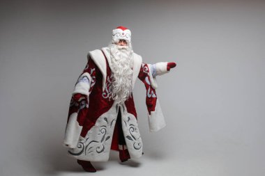 Beyaz sakallı, mutlu Noel Baba.