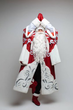 Beyaz sakallı, mutlu Noel Baba.