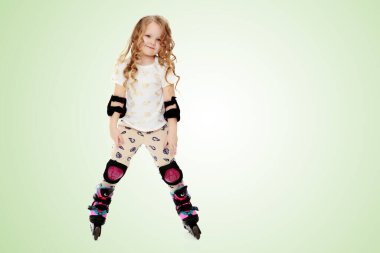 Küçük kız fırıldaklı.