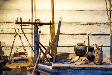 Bahçenin eski alet ve gereçleri