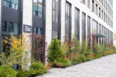 Yeni Ticari, Perakende ve Ofis Alanı, karışık kullanım mağazası ve ofis binasında satılık veya kiralanabilir