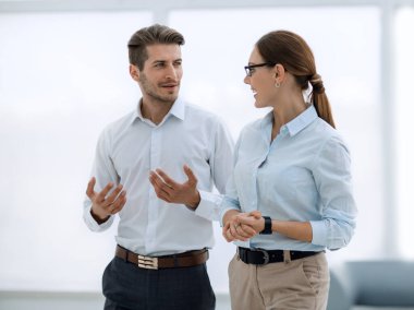 Yönetici ve personel üzerinde office koridor vardır