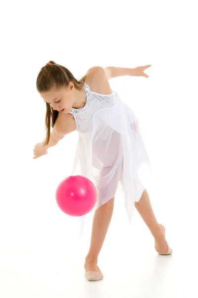 Menina Está Envolvida Aptidão Com Uma Bola — Fotografia de Stock