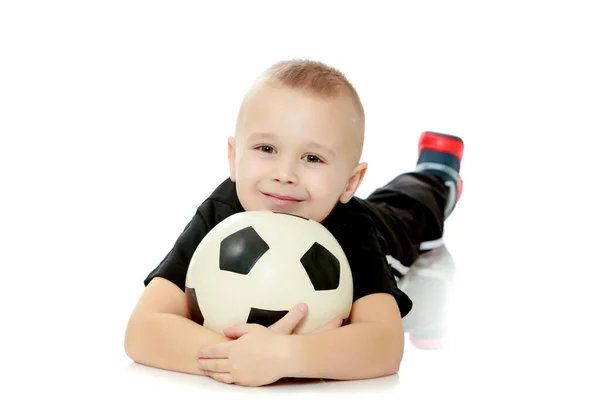 Mały Chłopiec Piłką Ręce — Zdjęcie stockowe