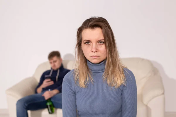 Alcoholism Abuse Domestic Violence Concept Sad Woman Her Drunk Husband — Stock Photo, Image