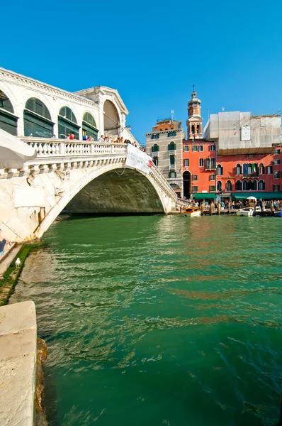 威尼斯意大利里亚托桥视图 — 图库照片