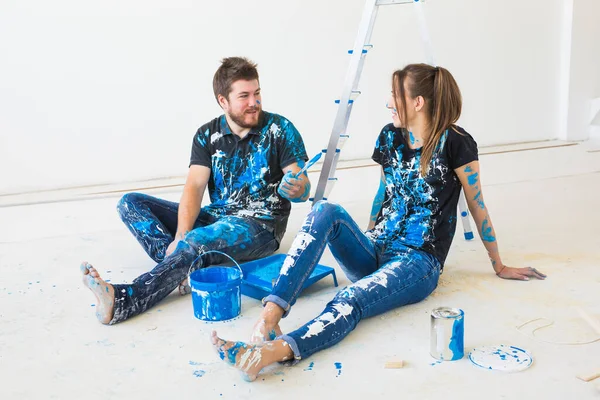 People Redecoration Relationship Concept Young Funny Couple Doing Renovation New — Stock Photo, Image