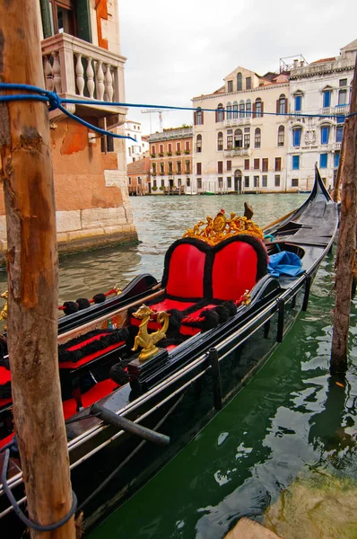 Venedig Italien Gondoler Kanalen — Stockfoto