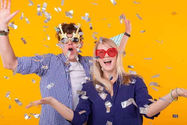Young Cheerful Positive Couple Funny Glasses Paper Cap Rejoice Shout — Stock Photo, Image