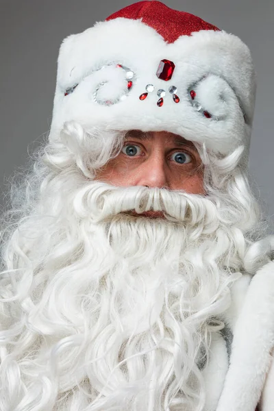 有白胡子的快乐圣诞老人 — 图库照片