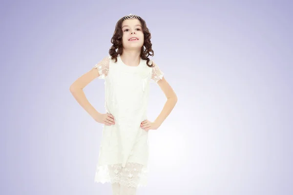 Красивая Маленькая Девочка Белом Платье — стоковое фото