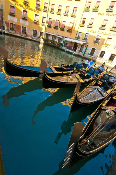 Venedig Italien Gondeln Auf Kanal — Stockfoto
