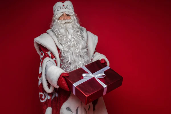 有白胡子的快乐圣诞老人 — 图库照片