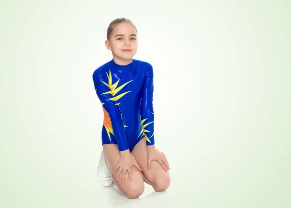 Kız Jimnastikçi Egzersizleri Yere Gerçekleştirir — Stok fotoğraf