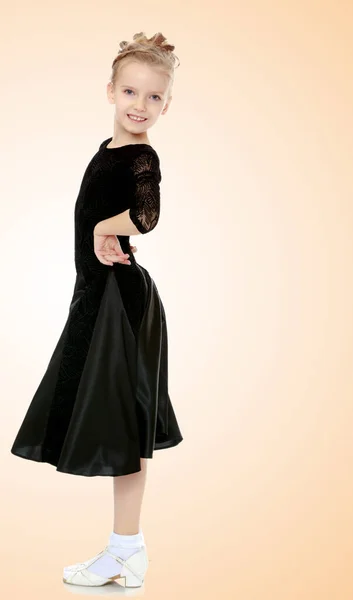 Красивая Маленькая Танцовщица Черном Платье — стоковое фото