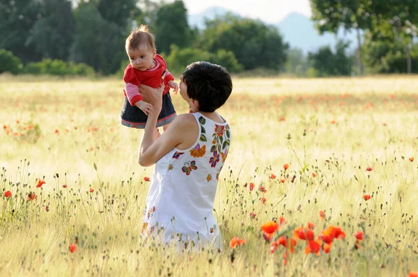 Mother Daughter Poppy Field — Stock Photo, Image