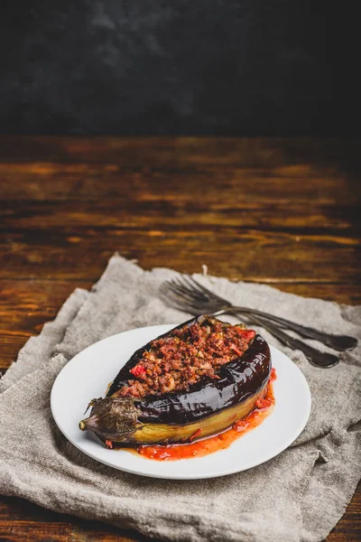 Eggplant Stuffed Ground Beef Tomatoes — Stok fotoğraf