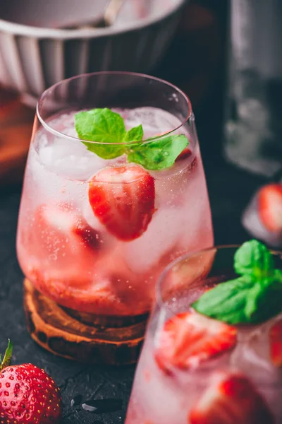 Cocktail Con Fragola Gin Tonic — Foto Stock