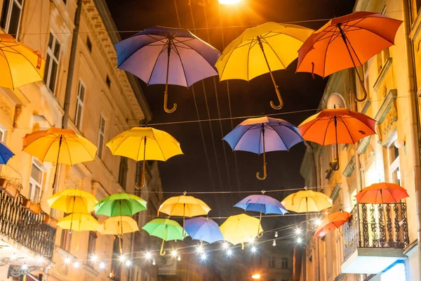 Straat Versierd Met Gekleurde Parasols Lviv Oekraïne — Stockfoto