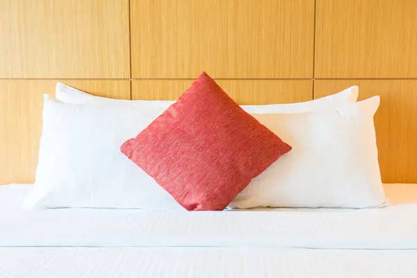 ベッドルームの枕のクローズアップビュー — ストック写真