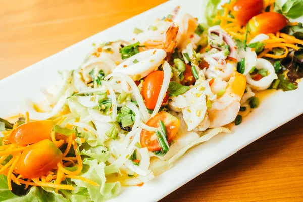 タイ風シーフードのスパイシー サラダ — ストック写真