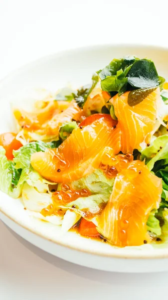 Sashimi Crudo Carne Salmón Fresca Con Ensalada Verduras —  Fotos de Stock