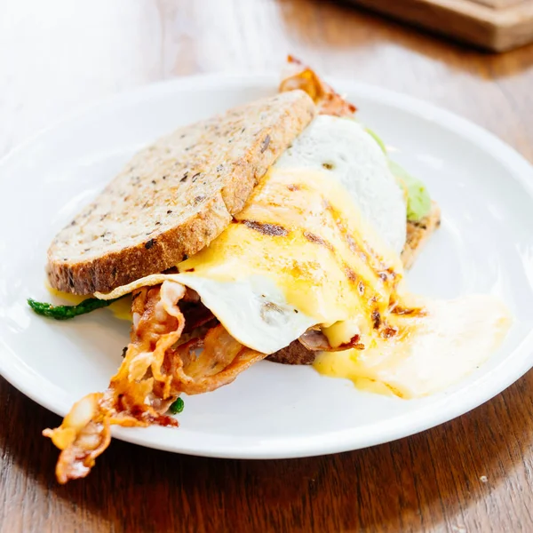 Sandwich Met Avocado Spek Asperges — Stockfoto
