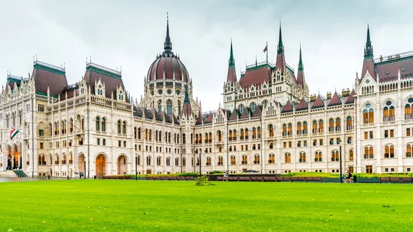 Eingang Zum Ungarischen Parlamentsgebäude — Stockfoto
