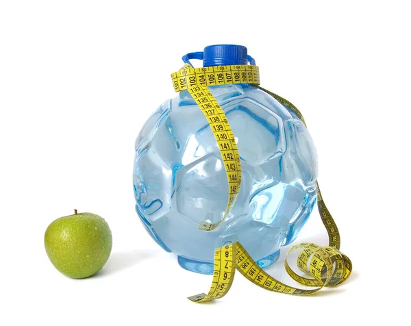 水とリンゴのペットボトル — ストック写真
