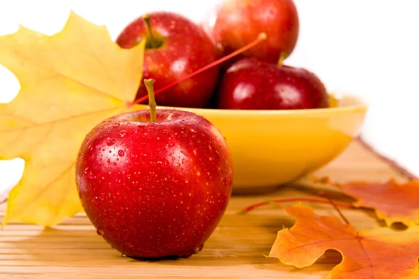 Äpfel Einer Gelben Schüssel — Stockfoto
