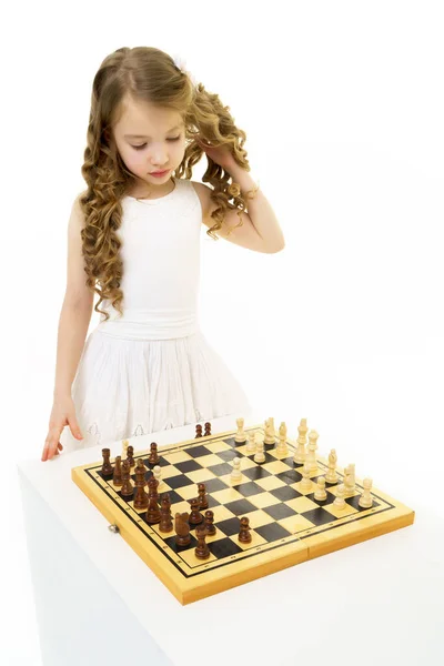 Satranç Oynayan Küçük Kız — Stok fotoğraf