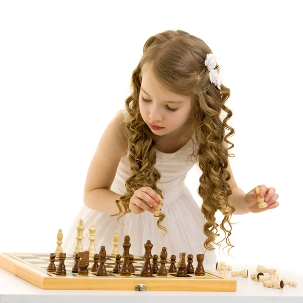 Satranç Oynayan Küçük Kız — Stok fotoğraf