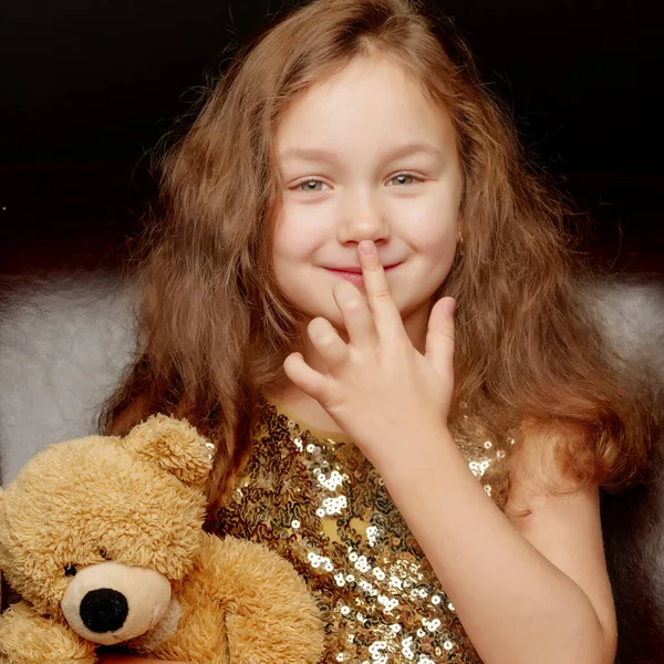 Little Girl Teddy Bear Black Background — Stock Photo, Image