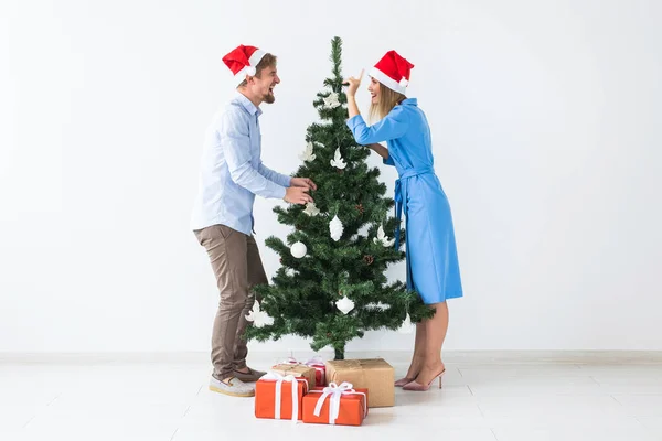 Holidays Festive Concept Young Family Couple Santa Hats Decorating Christmas — Stockfoto