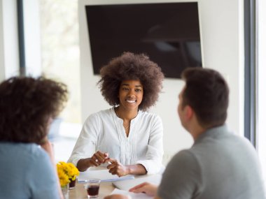 Çok ırklı başlangıç iş takım