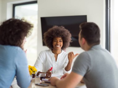 Çok ırklı başlangıç iş takım