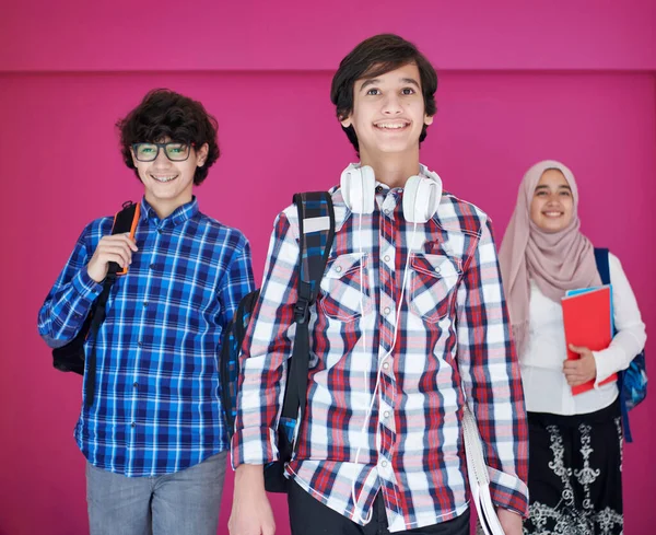 Grupo Adolescentes Árabes — Foto de Stock