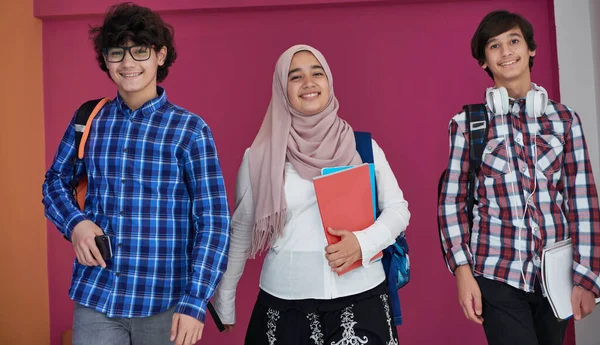 Grupo Adolescentes Árabes — Foto de Stock