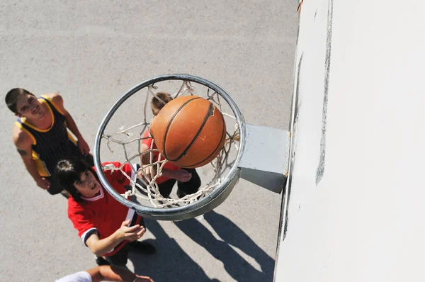 Men Playing Street Basketball — Stock Photo, Image