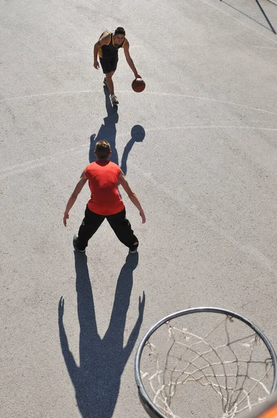 Män Spelar Street Basket — Stockfoto
