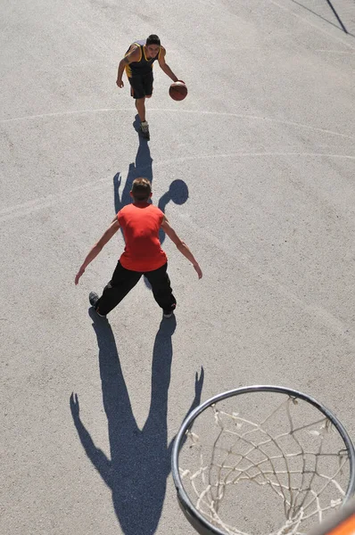 Mannen Spelen Straat Basketbal — Stockfoto