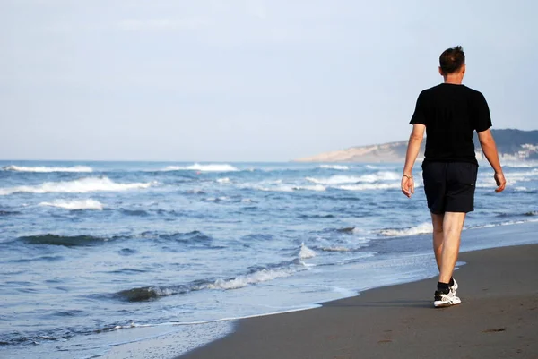 Mężczyzna Biegający Plaży — Zdjęcie stockowe