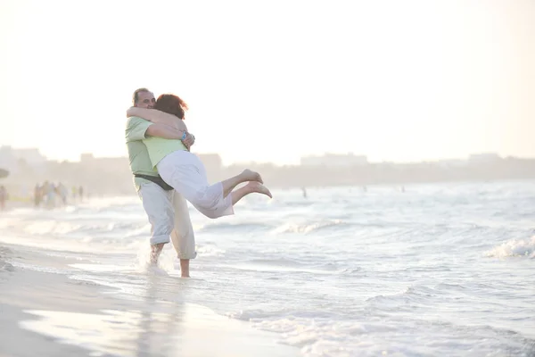 Glückliches Senioren Paar Strand — Stockfoto