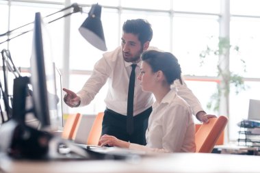 iş birkaç proje üzerinde birlikte çalışma