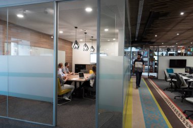 Girişim ekibi toplantıda