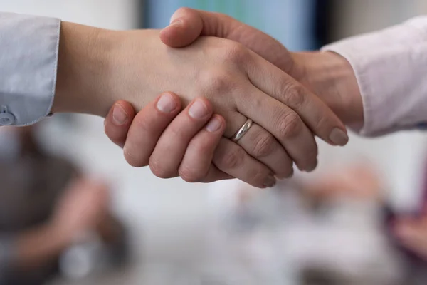 握手を閉じるショット 交渉の概念 — ストック写真