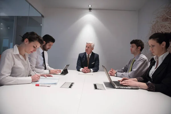 Uomini Affari Gruppo Brainstorming Sulla Riunione — Foto Stock