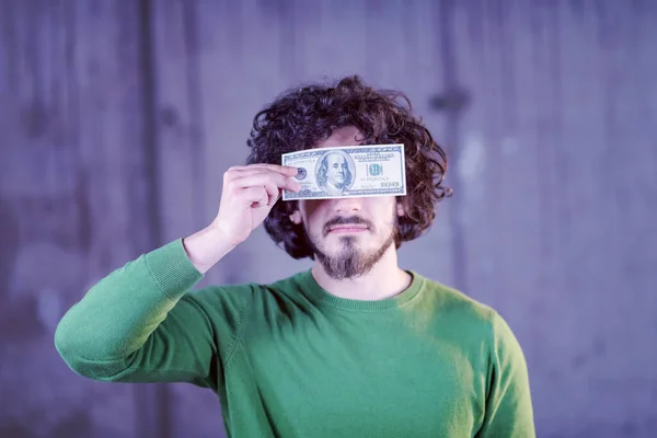 Бізнесмен Тримає Банкноту Американського Долара Над Очима — стокове фото